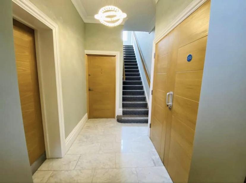 Spacious, Newly Renovated, Three Bedroom Town Centre Duplex Apartment With Free Parking, Sleeps Seven - Walking Distance To Beach ボーンマス エクステリア 写真