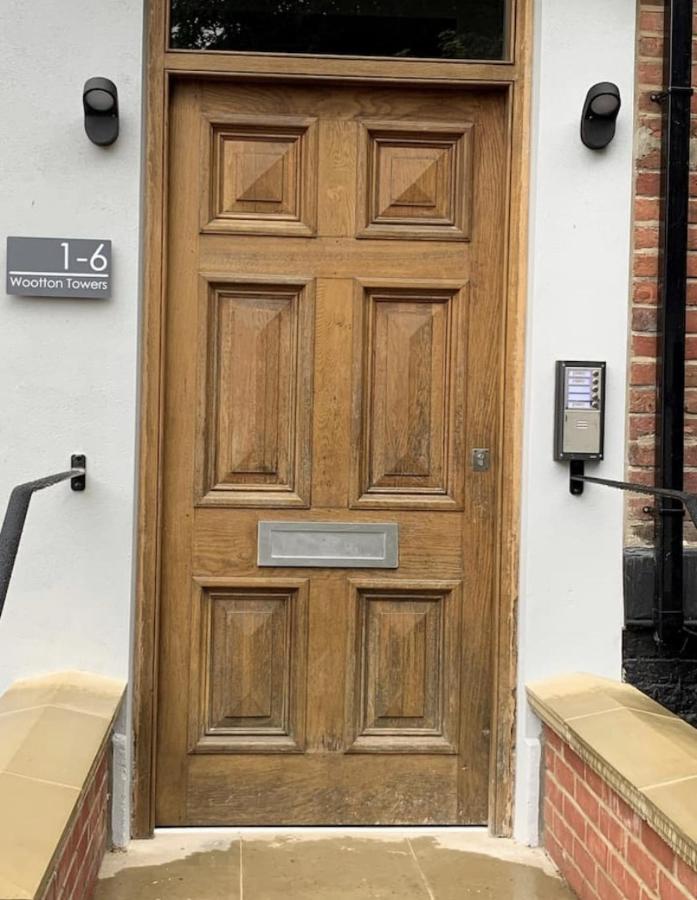 Spacious, Newly Renovated, Three Bedroom Town Centre Duplex Apartment With Free Parking, Sleeps Seven - Walking Distance To Beach ボーンマス エクステリア 写真